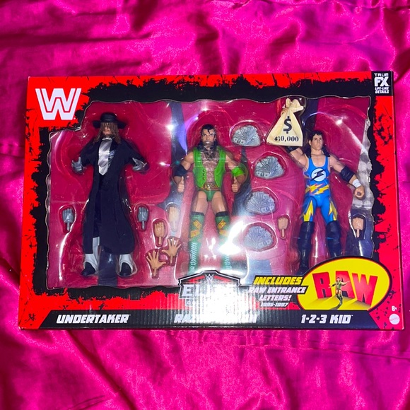 WWE Accessories - WWE Monday Night RAW 30th Anniversary Action Figures ❤️